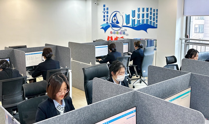 窗口一線鉚干勁，青島市民中心高效服務(wù)企業(yè)群眾